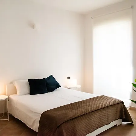 Апартаменты Sunshine - Vicino Al Mare, Cagliari, Sardinia Кальяри